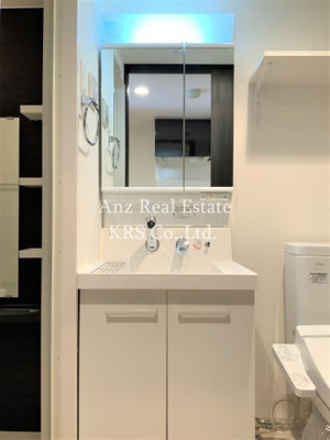 【洗面所】 | エステムコート難波WEST-SIDEIIIドームシティ | 鏡の裏には収納スペースもある便利な洗面化粧台♪