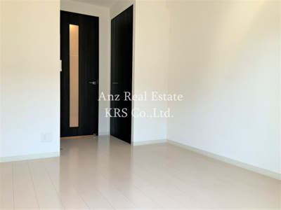 【居間・リビング】 | エステムコート難波WEST-SIDEIIIドームシティ | ダークブラウンの建具がアクセントでオシャレです♪