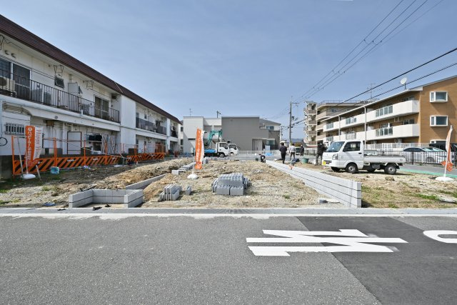 伊丹市中野北4丁目全6区画｜桜台小｜自由設計分譲地が南東角地に誕生!の外観|南側から撮影した現地写真です。
