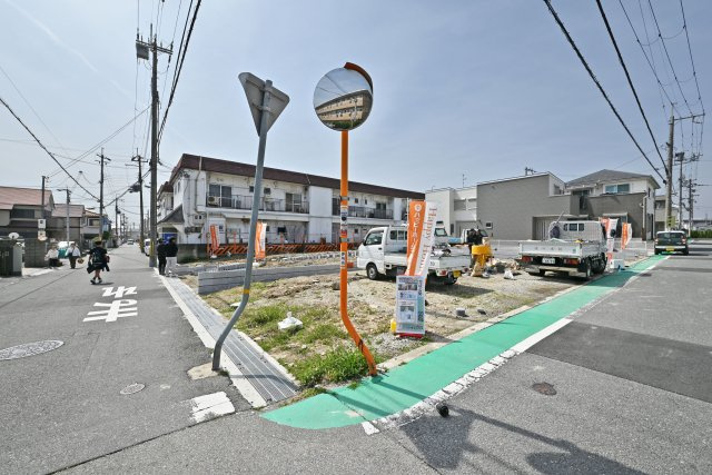伊丹市中野北4丁目全6区画｜桜台小｜自由設計分譲地が南東角地に誕生!の外観|4号地角から撮影した前面道路含む、現地写真です。。