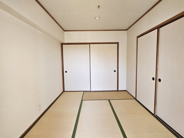 ベネフィス魚住Ⅱの和室
