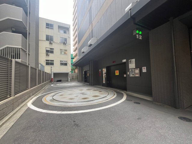 ブランズタワー大阪備後町の駐車場