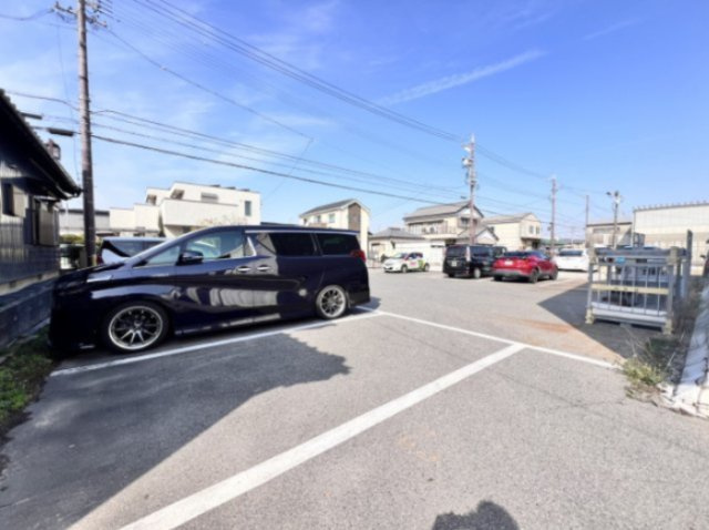 高浜港貸倉庫の駐車場