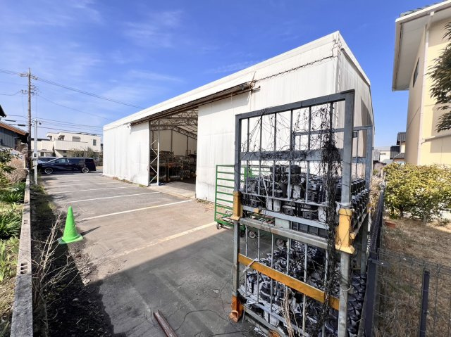 高浜港貸倉庫の駐車場