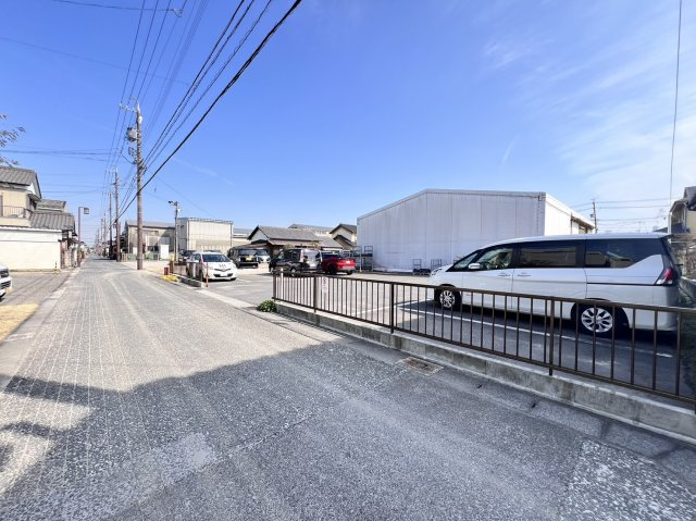 高浜港貸倉庫の駐車場