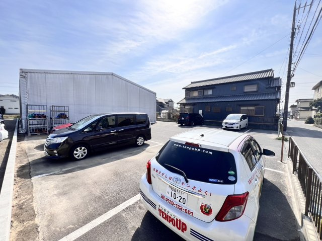 高浜港貸倉庫の駐車場