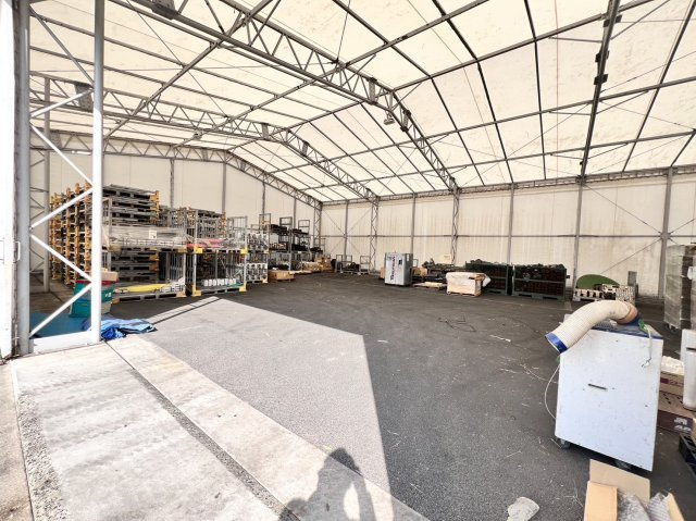 高浜港貸倉庫の内装