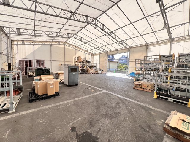 高浜港貸倉庫の内装