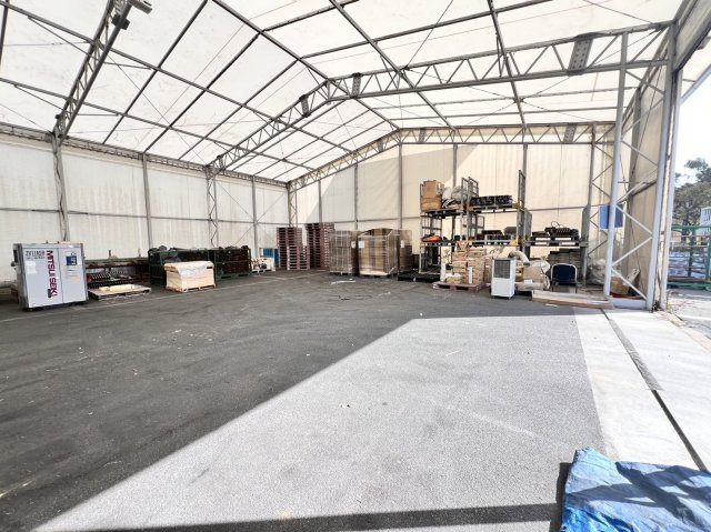 高浜港貸倉庫の内装