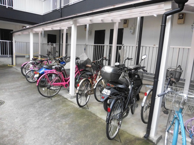【その他共用部分】 | メビウス上新庄レジデンス | 屋根付きの駐輪場です