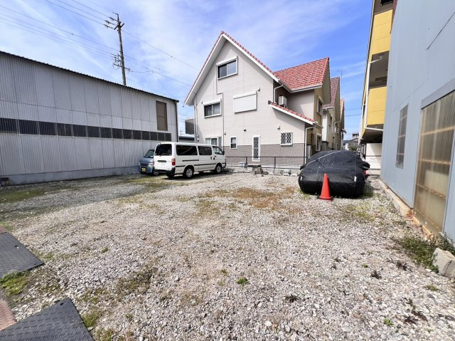 田戸町貸倉庫の庭