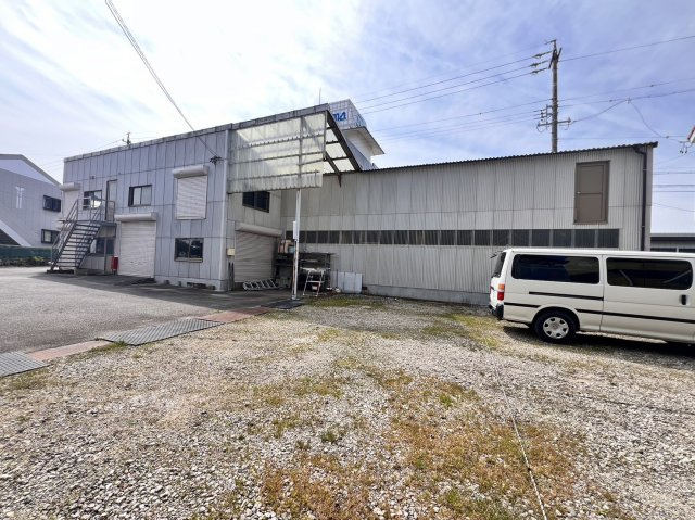 田戸町貸倉庫の庭