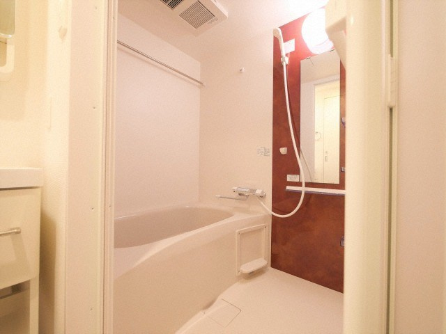 セレニテ堺筋本町プリエの浴室