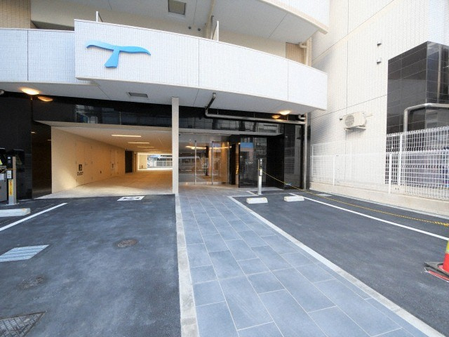 セレニテ堺筋本町プリエのエントランス