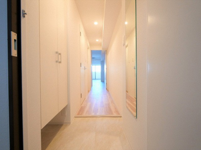 セレニテ堺筋本町プリエの玄関