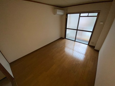 【居間・リビング】 | 梅の宮マンション