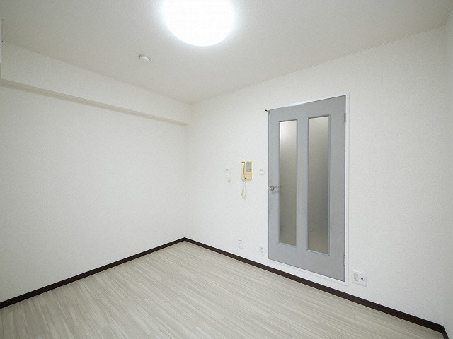 スリーデイズ新大阪の居間・リビング