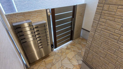 【ロビー】 | フジパレス吹田泉町サウス | おしゃれなエントランスです