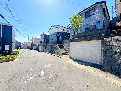 【前面道路含む現地写真】 | 厚木市温水西2丁目 戸建