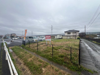 【前面道路含む現地写真】