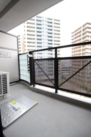 大阪市都島区都島南通１丁目の賃貸マンションのバルコニー