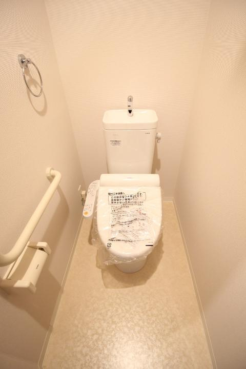 大阪市都島区都島南通１丁目の賃貸マンションのトイレ