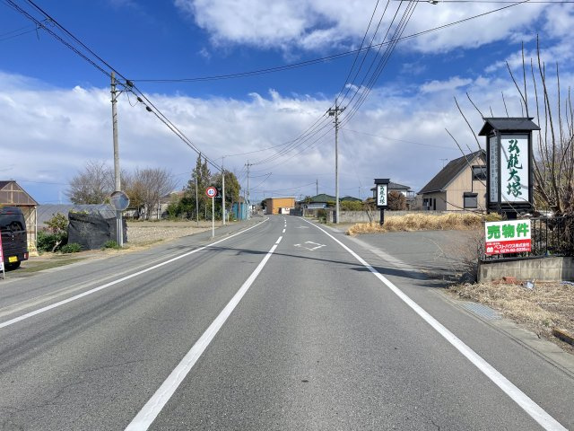 藤岡市下大塚　店舗併用住宅の前面道路含む現地写真