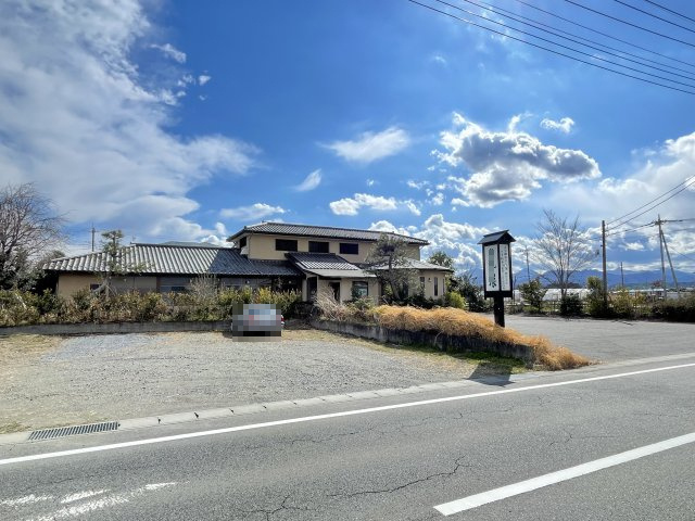 藤岡市下大塚　店舗併用住宅の前面道路含む現地写真