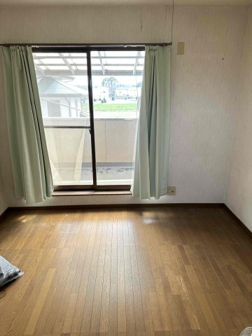 藤岡市下大塚　店舗併用住宅の洋室