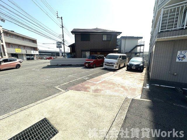 エグゼ古川の駐車場|車をお持ちの方に嬉しい駐車場付きの物件です