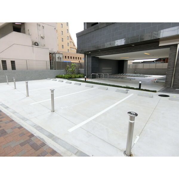 ディアレイシャス浅間町IIIの駐車場