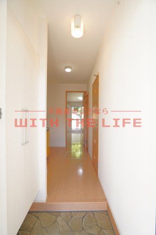 コートクレール【10，000円キャッシュバック対象物件】の玄関|収納もある玄関です