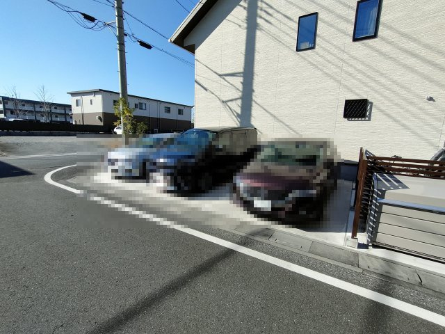 ブリエ・アンAの駐車場