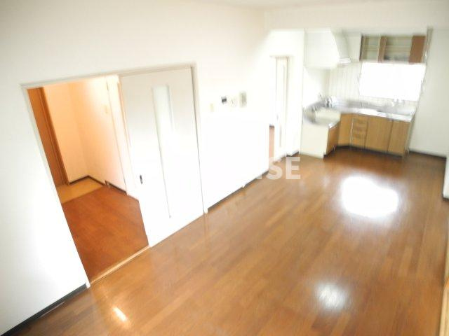 エステート辻の居間・リビング|※同物件同間取り別部屋の写真です※