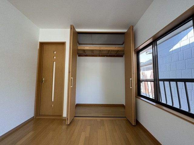 高知市神田の収納|2階北側6帖洋室のクローゼット