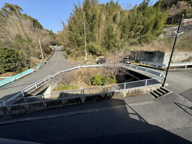 高知市神田の展望|2階北側6帖洋室の東側窓からの眺望