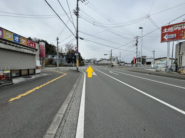 高知市神田のその他|【道案内①】土佐道路の石立交差点を南向き（春野・治国谷方面）へどんどん進んでください。本村交差点も春野方面へ進みます。