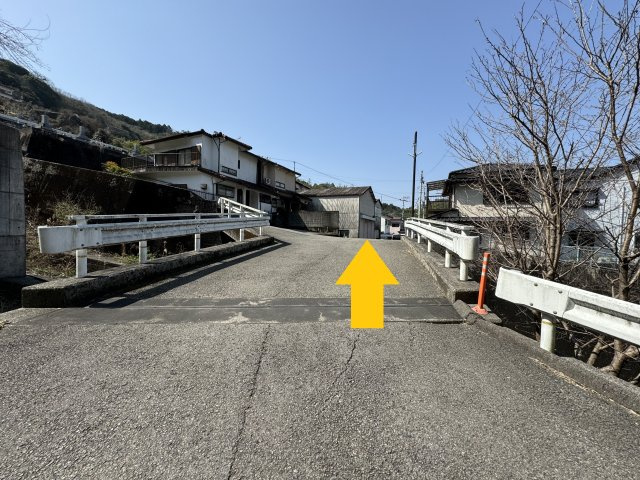 高知市神田のその他|【道案内⑥】すぐに橋があるので、渡ったすぐ右が本物件です。