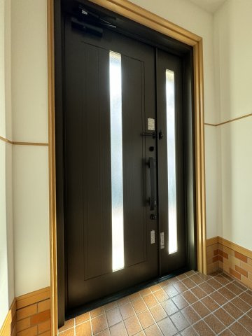高知市神田の玄関|ダブルロックドアになっています。