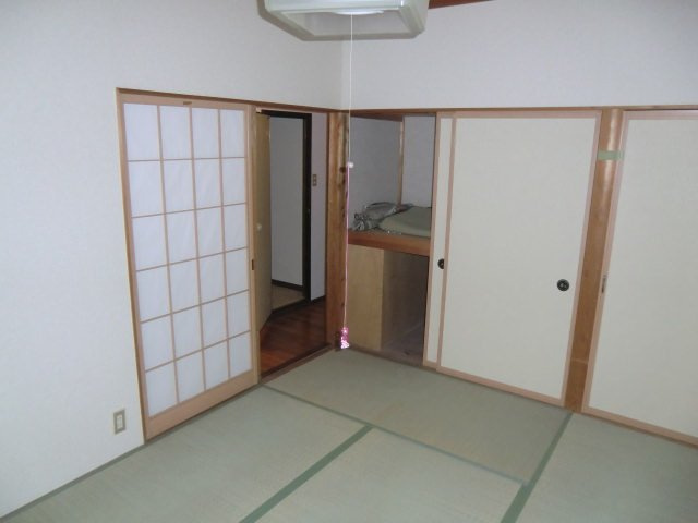 コスモコーポ昭和町の和室