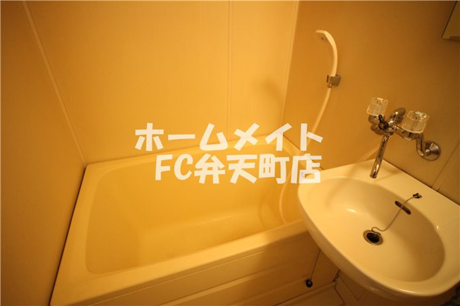 【浴室】 | ガーデン弁天町 | コンパクトで使いやすいお風呂です