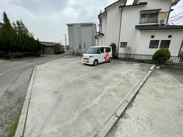 アカンサスⅣの駐車場