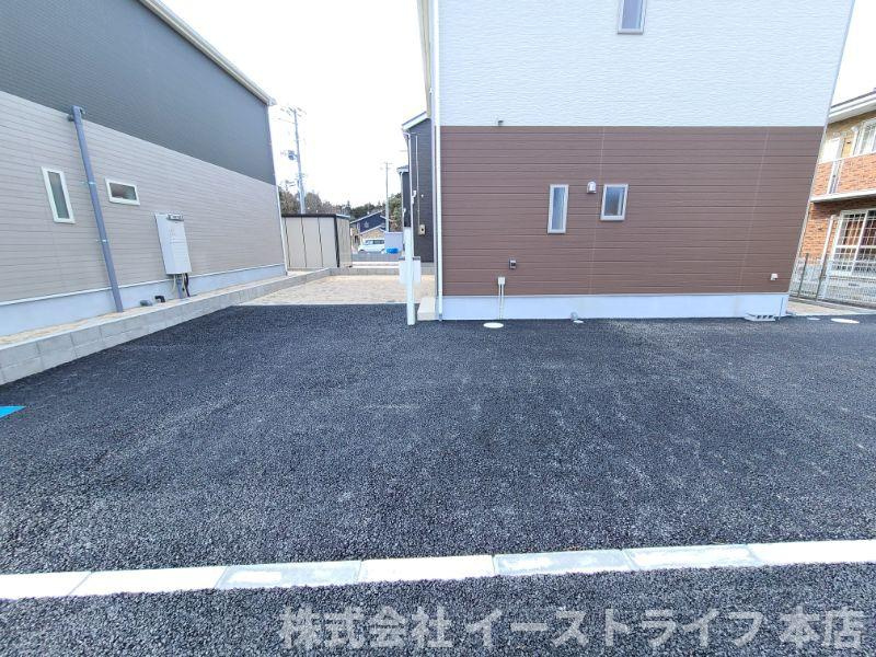 【子育て支援対象】平北白土第2の駐車場|同社施工イメージ　3台駐車可能（車種による）
