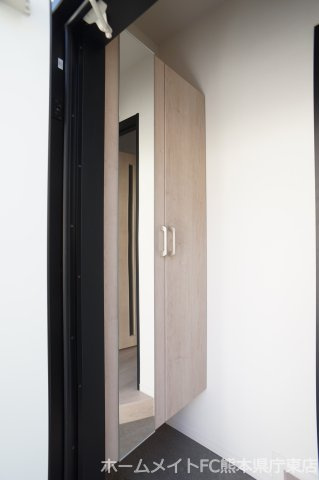 ルー・クロの玄関