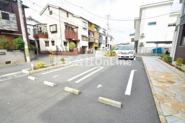 グレイスの駐車場