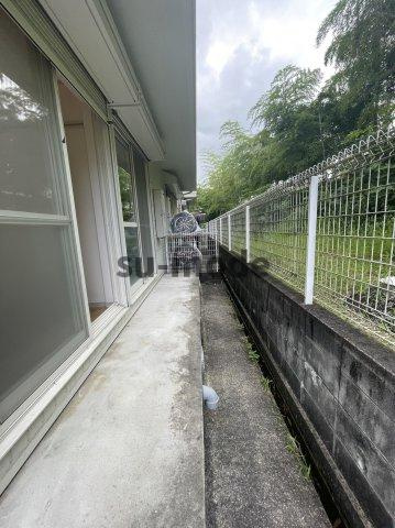 モンテサイドハイツB棟のバルコニー