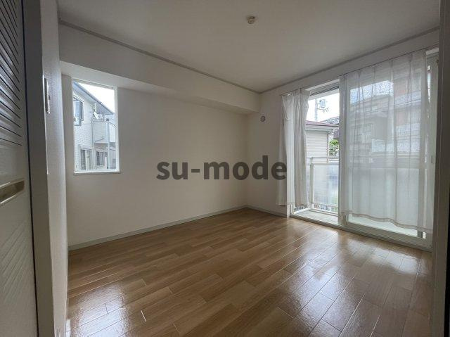 モンテサイドハイツB棟の洋室