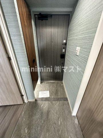 ファーストフィオーレ阿波座アクアの玄関