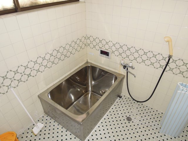 神島1売家の浴室