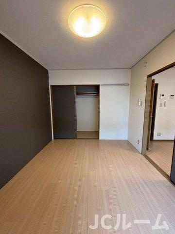 ロイヤルガーデン子安 Aの居間・リビング